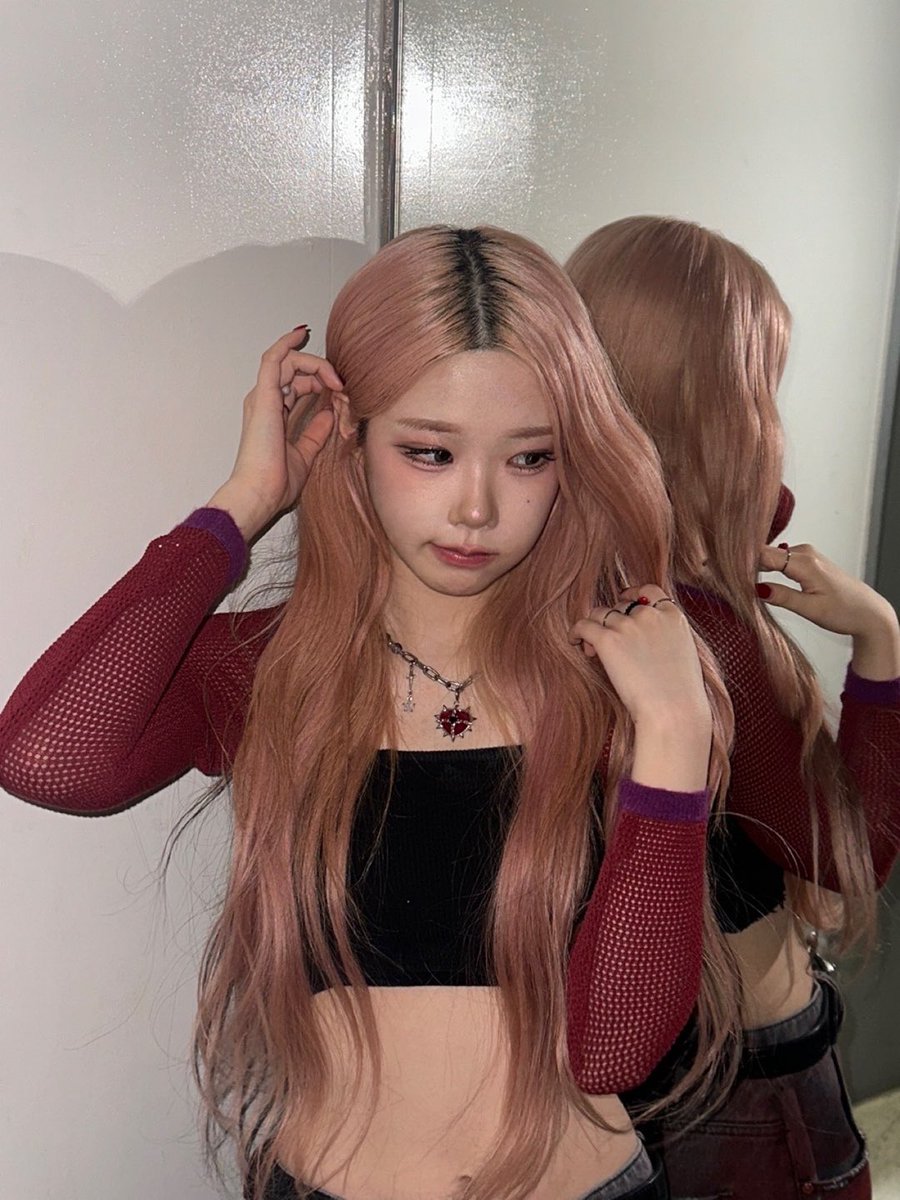 [#채원] 

나 머리 짱 길지😝

#CLASSy #클라씨
#CHAEWON