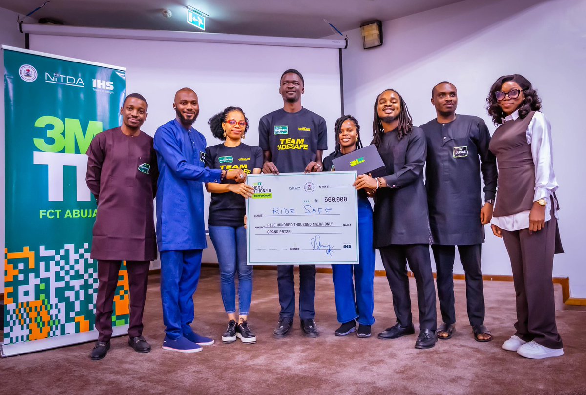 bosuntijani's tweet photo. The 3MTT Community Impact Summit in Abuja yesterday was an opportunity to celebrate the programme’s Cohort 2 graduating Fellows and highlight the milestones and impact of our Ministry’s @3MTTNigeria initiative on every day Nigerians. 

With over 60,000 Fellows enrolled for this Cohort, it is truly inspiring to experience the energy, drive, and ingenuity of these young people from diverse backgrounds coming together to learn new skills, network, and empower themselves while positively impacting their wider community. 

I look forward to seeing all our Fellows at the forefront of innovation and technology as we work to accelerate the growth of our digital economy. #NigerianExcellence