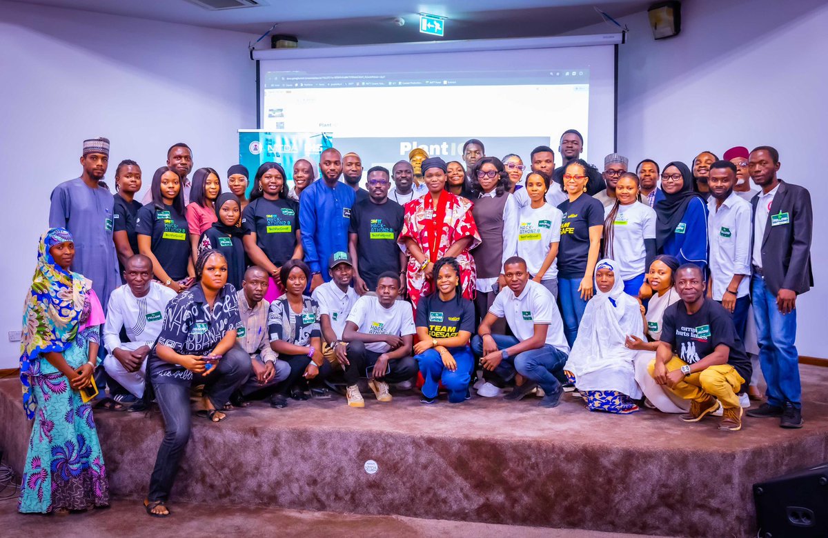 bosuntijani's tweet photo. The 3MTT Community Impact Summit in Abuja yesterday was an opportunity to celebrate the programme’s Cohort 2 graduating Fellows and highlight the milestones and impact of our Ministry’s @3MTTNigeria initiative on every day Nigerians. 

With over 60,000 Fellows enrolled for this Cohort, it is truly inspiring to experience the energy, drive, and ingenuity of these young people from diverse backgrounds coming together to learn new skills, network, and empower themselves while positively impacting their wider community. 

I look forward to seeing all our Fellows at the forefront of innovation and technology as we work to accelerate the growth of our digital economy. #NigerianExcellence