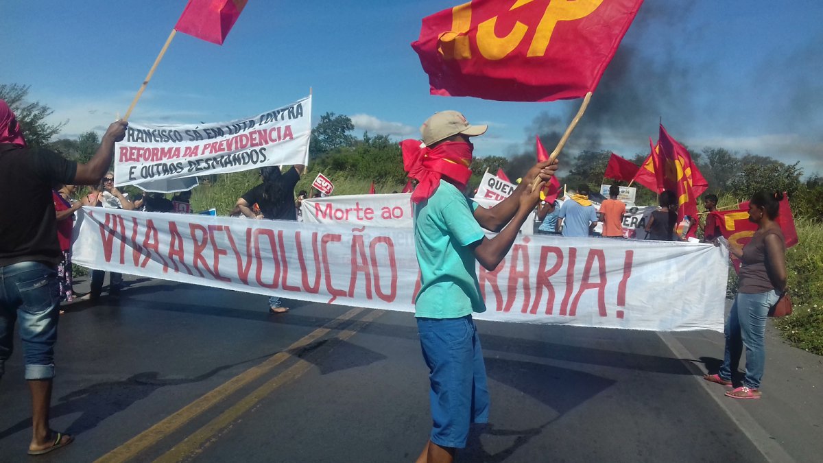 JuventudUCE's tweet photo. 7/7 Hoy, construir una alternativa pasa por fortalecer la unidad entre los pueblos y clases trabajadoras oprimidas. 

Frente a la explotación global, el internacionalismo proletario es más necesario que nunca. 🌐❤️ https://t.co/vYoonkYCY1