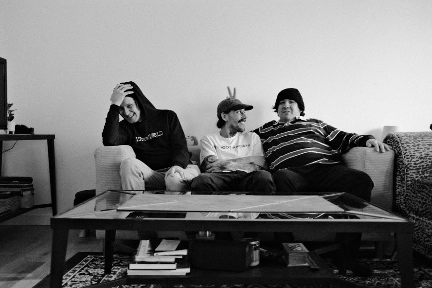 new song out now 

open.spotify.com/album/59zkCfTo…