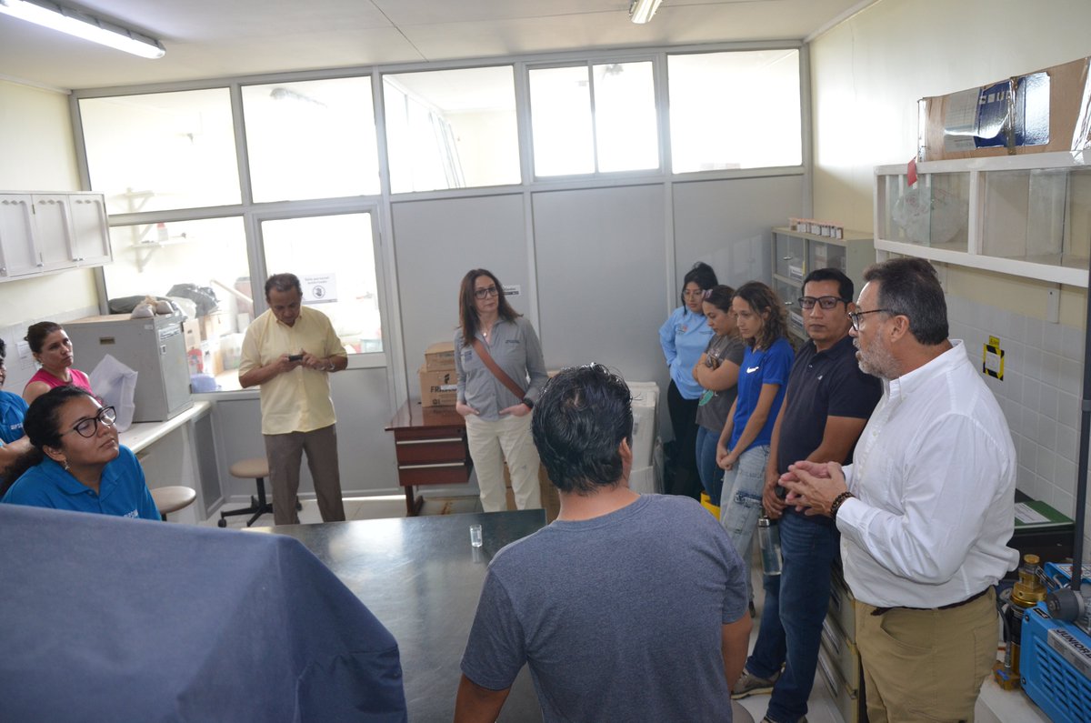 CENAIM_espol's tweet photo. El Dr. Luis Arriaga Ochoa - Director Marino Costero de la #DIMACO, visitó el #CENAIM para conocer in situ los resultados logrados por los proyectos desarrollados con la contribución del Programa @REMEcuador con fondos
@EcuadorFias. https://t.co/SBE2KG0vyP