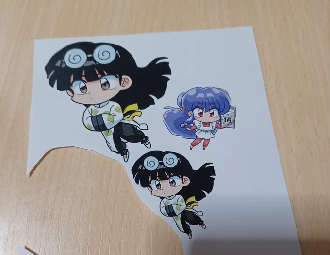 こっちはこうしてプラにはっつけて、穴を空けてこうじゃのう。 