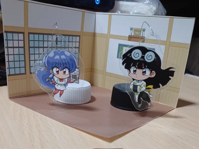 こっちはこうしてプラにはっつけて、穴を空けてこうじゃのう。 