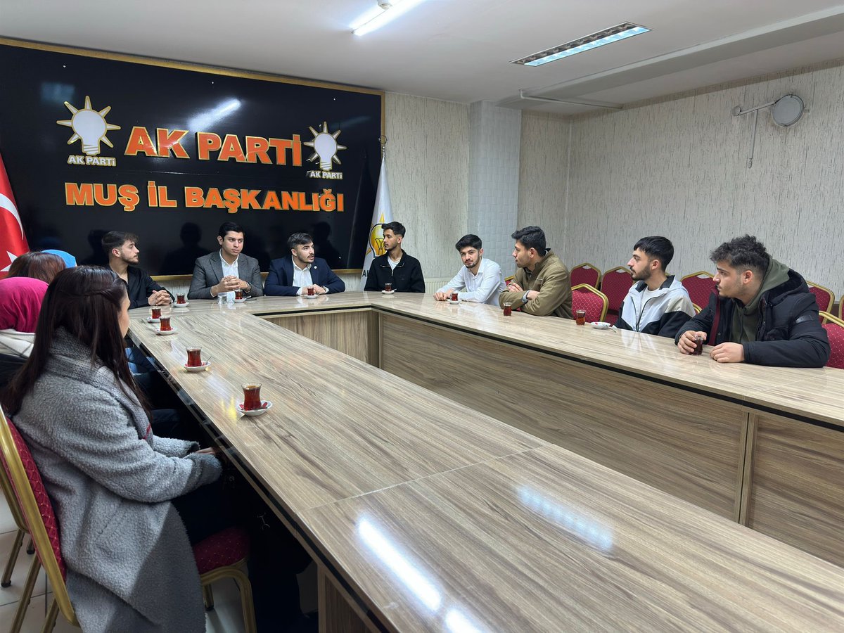 Muş İlG.K.Bşk. <a href="/furkanyuce49/">MuhammedFurkan Yüce</a> Genel Merkez G.K. ÜniAkBlg.Koor. <a href="/sametkarakuzu_/">Abdulsamet Karakuzu</a> BitlisÜniAkBşk. Mehmet Güzelsoy Muş ÜniAkBşk. <a href="/Umutakcin11/">Umut</a> Katılımlarıyla Yönetim Kurulu Toplantımızı yaptık.
Bizleri kırmayarak ikimize gelen kıymetli başkanlarımıza teşekkür ederiz.