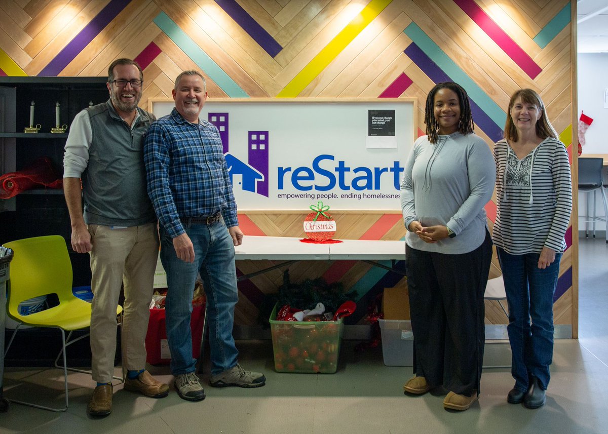 UnitedWayGKC's tweet photo. Week 1 of #SeasonsofGiving is wrapped but there's still time for you to join in on the impact &amp; fun! Sign up for volunteer events happening in the next two weeks &amp; make a difference this holiday season. 

RSVP: https://t.co/YckTJDcHLk

#Volunteer #KansasCity https://t.co/xUbKdHZliE