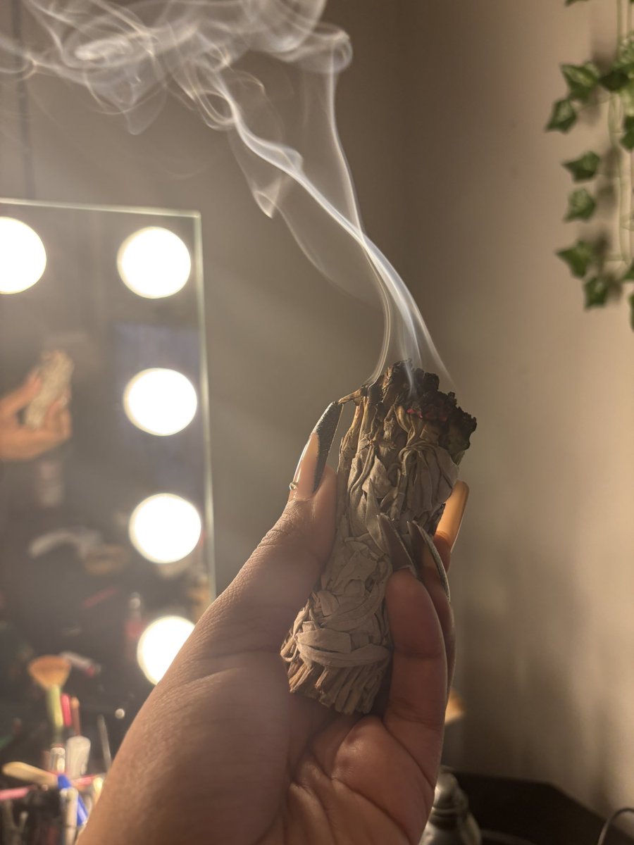 - do not hit in groups ❌

Just doing my monthly page cleanse✨ send negative energy back to senders 10 fold🪬 my abundance, creativity, prosperity isn’t affected by my haters or monitoring spirits. Àse https://t.co/QpkOvyji4T