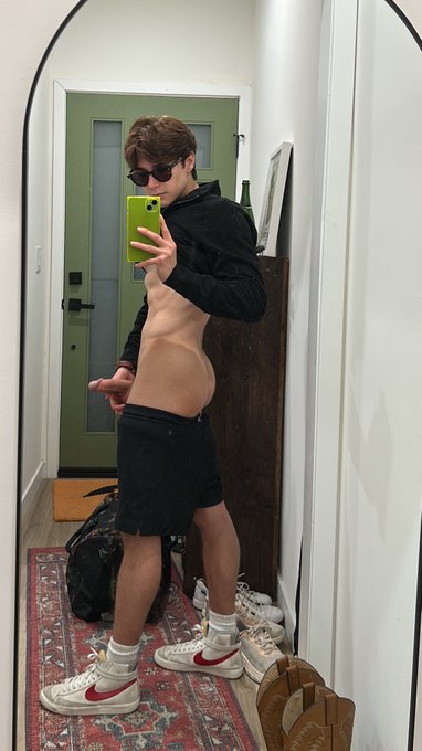 2 pic. 5am cock just hits different. https://t.co/OPMz7lyqii