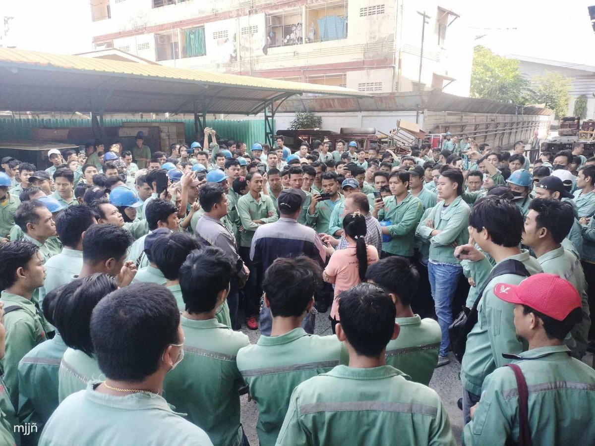 MizzimaNews's tweet photo. အလုပ်သမားကတ်သက်တမ်းတိုးခလျော့ချပေးရန် ထိုင်းရောက်မြန်မာလုပ်သားများ ဆန္ဒပြတောင်းဆို
#mizzima
#today
#ထိုင်းရောက်မြန်မာလုပ်သားများ
#အလုပ်သမားကတ်
#MHAC
Website Link >> https://t.co/OKN8NF6ngF https://t.co/WcrPZuhoLL