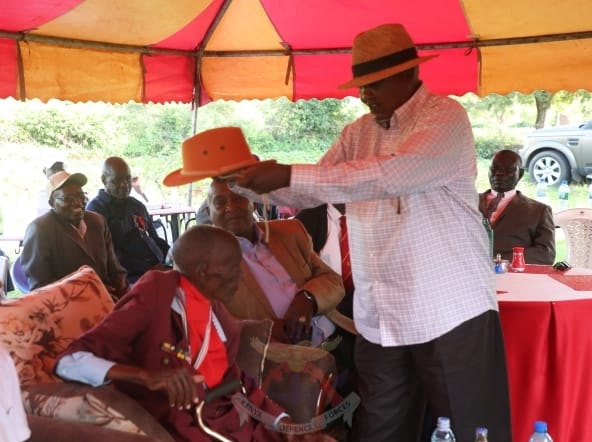 kdfinfo's tweet photo. The 3 Kenya Rifles (3KR), led by Unit Commanding Officer (CO) Lieutenant Colonel Geoffrey Ndung’u, visited retired Warrant Officer Class 1 Dismas Masila Mbuko at his home in Matuu, Machakos County, as part of the Unit’s welfare program.
Read more at https://t.co/Cza3l9uBdZ https://t.co/eryAPkGe5n