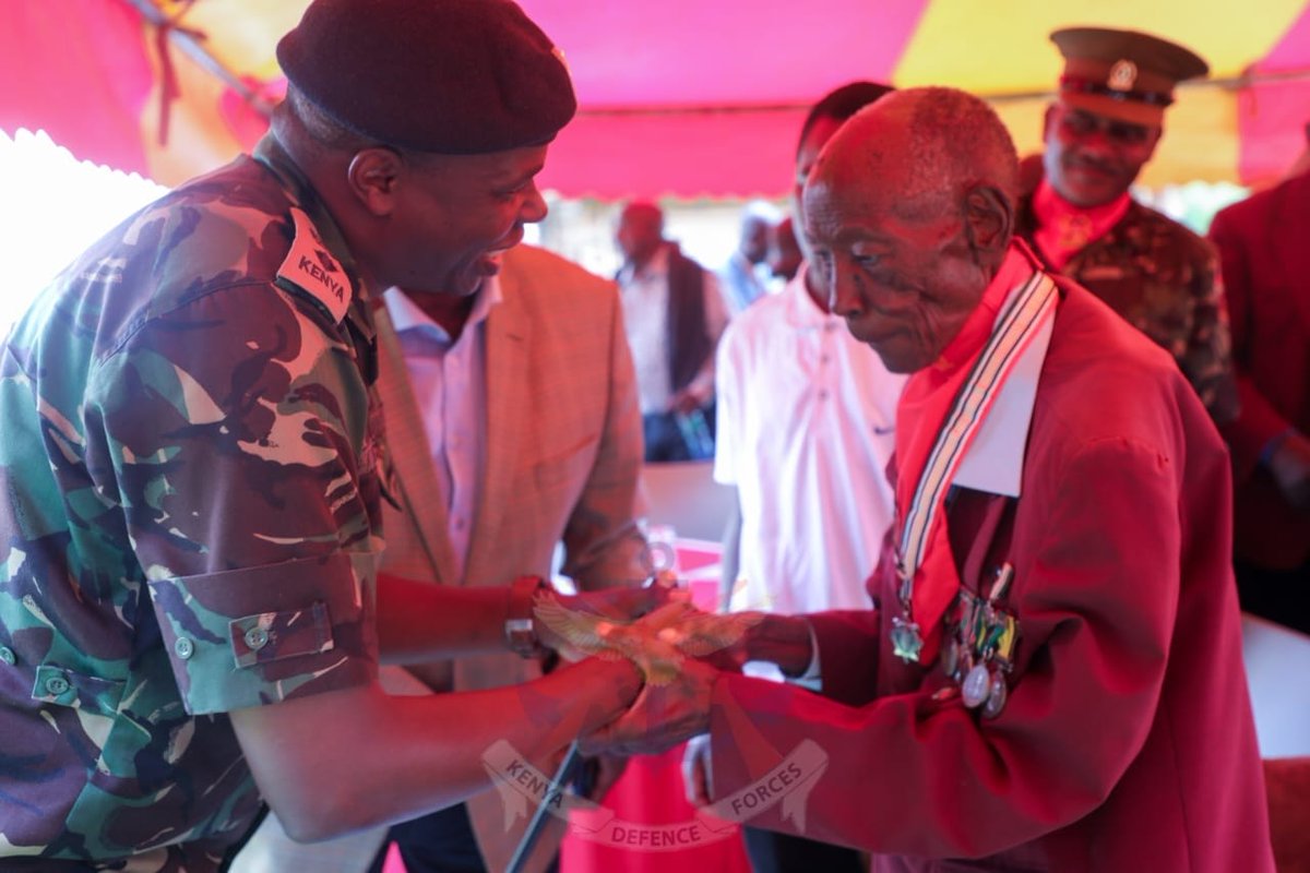kdfinfo's tweet photo. The 3 Kenya Rifles (3KR), led by Unit Commanding Officer (CO) Lieutenant Colonel Geoffrey Ndung’u, visited retired Warrant Officer Class 1 Dismas Masila Mbuko at his home in Matuu, Machakos County, as part of the Unit’s welfare program.
Read more at https://t.co/Cza3l9uBdZ https://t.co/eryAPkGe5n