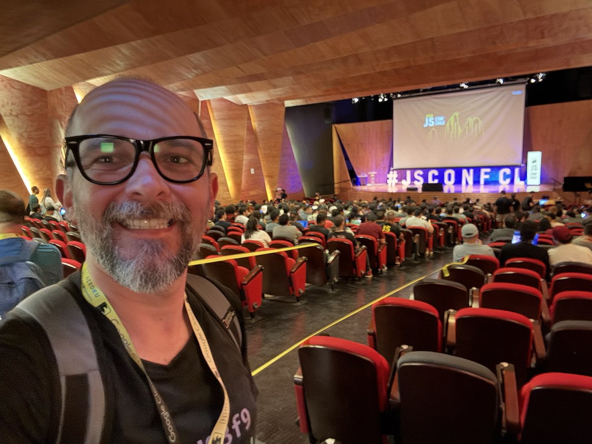 zeluizr's tweet image. Arranca la @jsconfcl 💛🖤