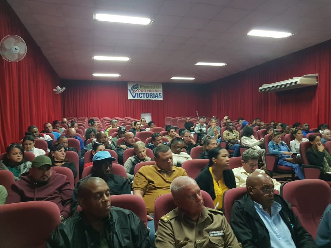 En el Pleno del Comité Municipal del <a href="/PartidoPCC/">Partido Comunista de Cuba</a> #PinardelRío evaluamos su responsabilidad en el impulso y control de la campaña tabacalera.  #DePieYCombatiendo