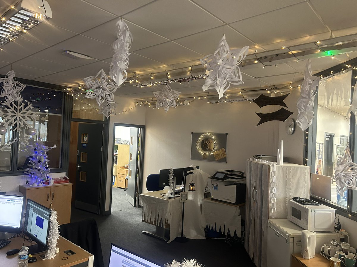 raypower39's tweet photo. Christmas at holly hill https://t.co/Mtx7nF2PBs