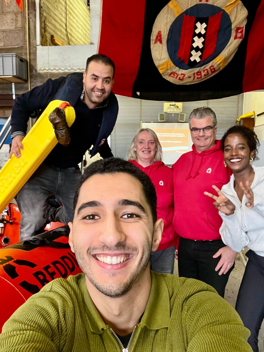 Vandaag hadden wij @momohandis  van <a href="/PvdA/">Partij van de Arbeid</a>  en <a href="/m_belkasmi/">Mohammed Belkasmi</a> en <a href="/Fatihya_Abd/">Fat🍂</a> van de <a href="/pvda_amsterdam/">PvdA Amsterdam</a> op werkbezoek. Wij hebben vertelt wie en wat we zijn en wat wij doen. Ook de zwemvaardigheid en veiligheid kwam ruim aan bod! Dank voor jullie tijd en enthousiasme!! #Amsterdam
