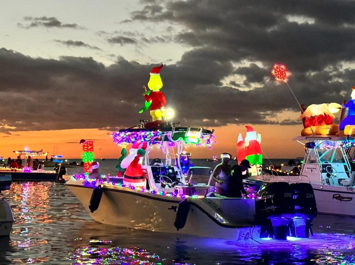 CombateBeach's tweet photo. 🎄¡La espera terminó! Hoy inicia el Festival Navideño Playa Combate en Cabo Rojo🇵🇷

Desde hoy hasta el 8 de diciembre, disfruta de un fin de semana lleno de pura celebración con un programa de entretenimiento para toda la familia. https://t.co/PIh32V64mU