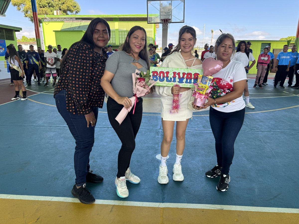 Alexandercbo_'s tweet photo. Nuestras felicitaciones a la Reina de nuestro torneo de béisbol Five, Sharon Villafañe. Una competencia reñida por la belleza de todas las participantes.

#beisbol5 #deportes #torneo https://t.co/KKhVlSSoDL