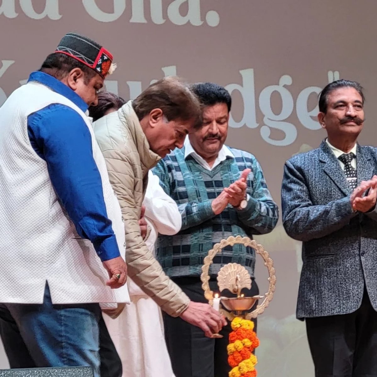 krsnasarvadaman's tweet photo. Thanks to the Centre for Indian Knowledge System, Uttaranchal University, for organizing an inspirational session on Bhagwad Gita. It was a pleasure to be your guest. Deeply touched by your hospitality and warmth, and it was amazing interacting with the young minds! https://t.co/YDlHe1SyhA