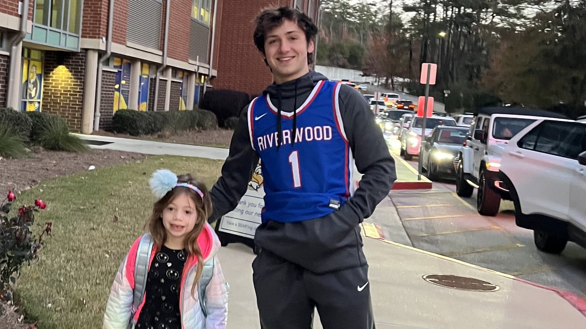 RICSAthletics's tweet photo. Gotta love an early morning message from Coach Jenkins in the @EaglesHfe carpool line! 

“Can’t stop, won’t stop. 20 degree temperatures didn’t stop us from helping the HFE carpool this morning. Always good to see our future Raiders.” 

@FCS_HFE_AP @rwrbasketball https://t.co/HJHELC6sUb