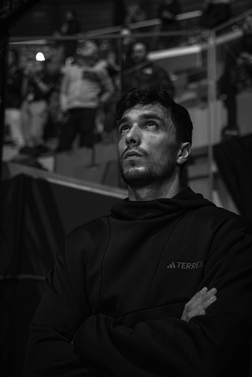 Ale Galán (@alegalan96) on Twitter photo Un pasito más 🇮🇹
No ha sido un día cualquiera, fue el ultimo partido de <a href="/FBelasteguin/">FernandoBelasteguin</a> leyenda de este deporte. Gracias por el legado que dejas. Un pasito más 🇮🇹
No ha sido un día cualquiera, fue el ultimo partido de <a href="/FBelasteguin/">FernandoBelasteguin</a> leyenda de este deporte. Gracias por el legado que dejas.