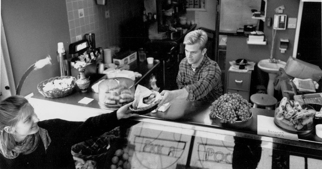 In the early ‘90s, the Surveyor newspaper’s recurring column, "Quality Dining on a Budget Buck,” highlighted restaurants near Elliot Park neighborhood in Minneapolis. Photos of these local eateries are now part of the #ArchivesFeast in the HCL Digital Collections.