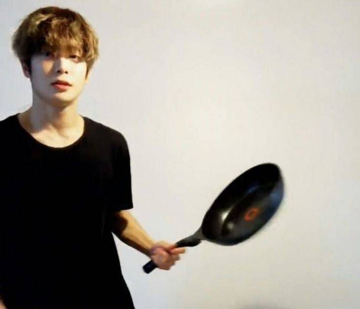 AWIRABR's tweet photo. @subDINERDASH Saya Angga Wirabrahmasatya menggunakan Jung Jaehyun siap berkerja di Diner Dash! https://t.co/IfNaMiEWFY