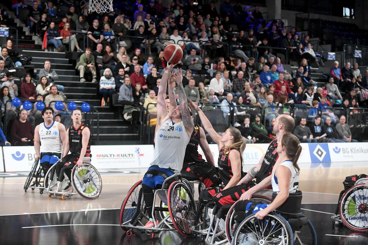 Multi_Kulti_'s tweet photo. Multi-Kulti auf und neben dem Parkett in der der 1. Bundesliga  📷
Am bevorstehenden Wochenende sind unsere BG Baskets Hamburg HSV im Einsatz! Wir treffen ab 15.15 Uhr auf den RSV Bayreuth in der https://t.co/0hTZXfEELc Arena. https://t.co/1NApLR50Fx