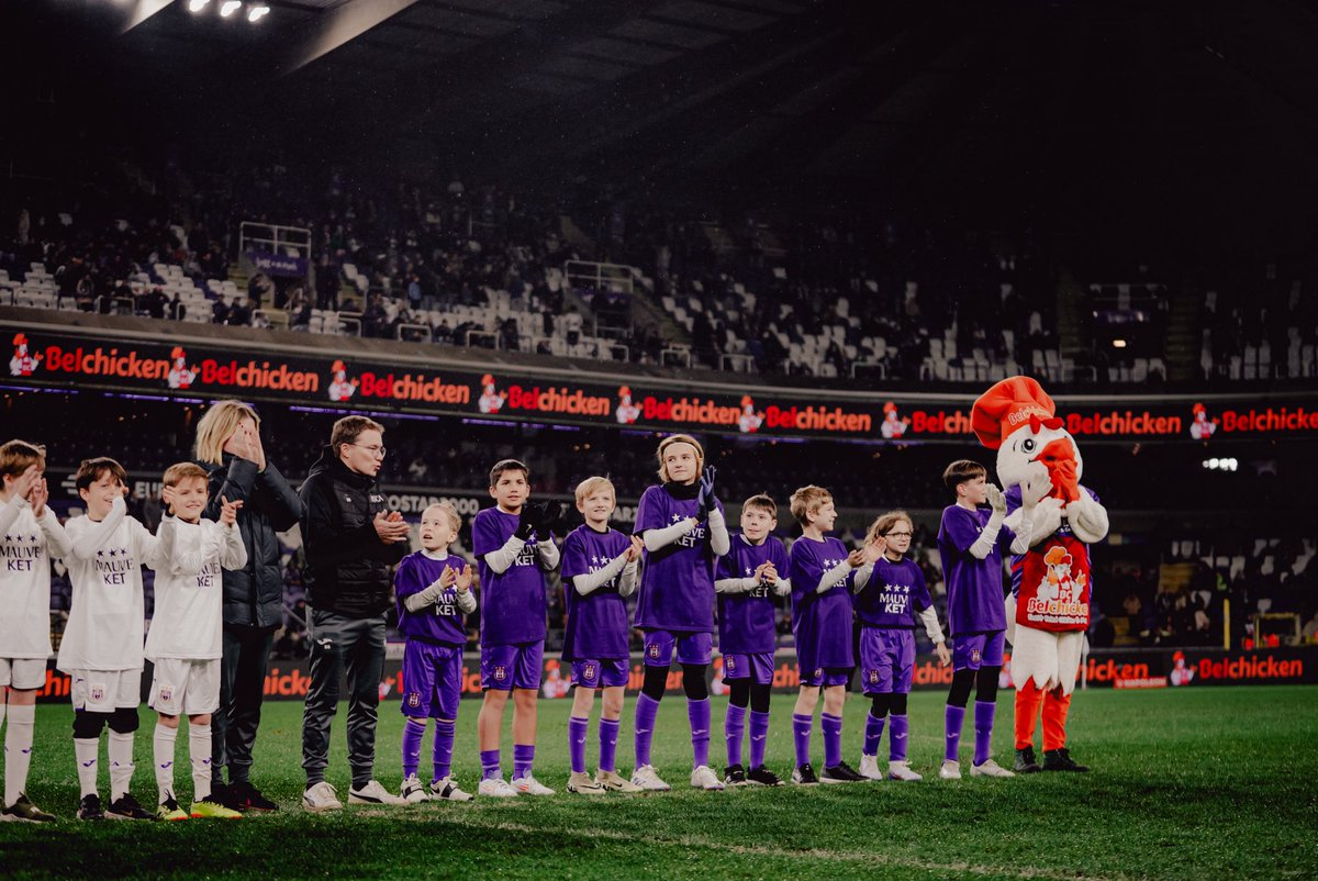 belchicken's tweet photo. Congrats on the big win yesterday! RSC Anderlecht 🟣⚪️

Hundreds of fans took photos with our mascot! 🍗🍗 Thank you for the love! 💜

We have big surprises for Anderlecht fans very soon! 💜

#belchicken #rsca #anderlecht https://t.co/D3vQ4X5ia2