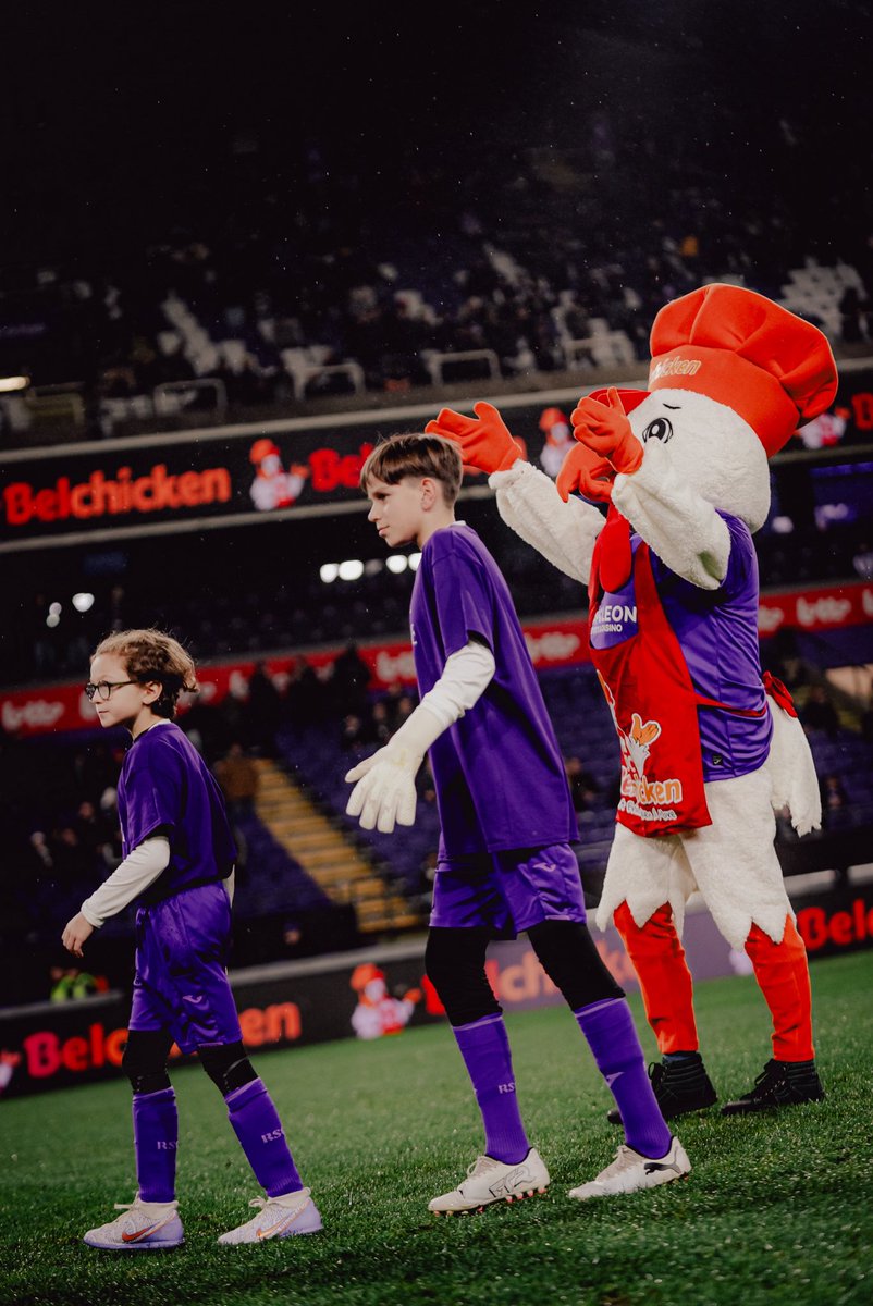 belchicken's tweet photo. Congrats on the big win yesterday! RSC Anderlecht 🟣⚪️

Hundreds of fans took photos with our mascot! 🍗🍗 Thank you for the love! 💜

We have big surprises for Anderlecht fans very soon! 💜

#belchicken #rsca #anderlecht https://t.co/D3vQ4X5ia2