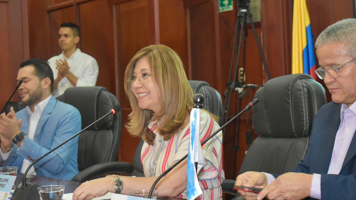 🏅 En nombre del <a href="/SenadoGovCo/">Senado de la República 🇨🇴</a>, condecoramos al Dr. Neyl Grisales Arana por 50 años de incansable labor transformando vidas a través de la educación. Su trayectoria ejemplar encarna un profundo compromiso con la enseñanza, brindando a miles de jóvenes en situación de