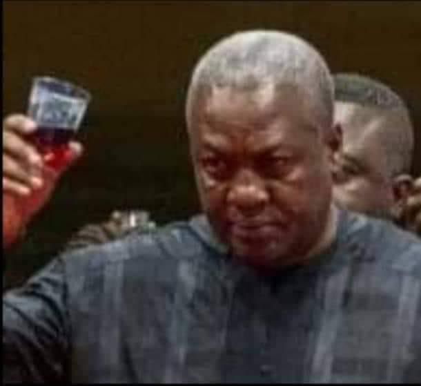 Cookie_liciou's tweet photo. Opana is definitely unfit to lead Ghana, his medical report can attest to that.

#FailedMahama
#IncompetentMahama
#1TouchForBawumia
#BawumiaForPresident https://t.co/m9FQow2xUF