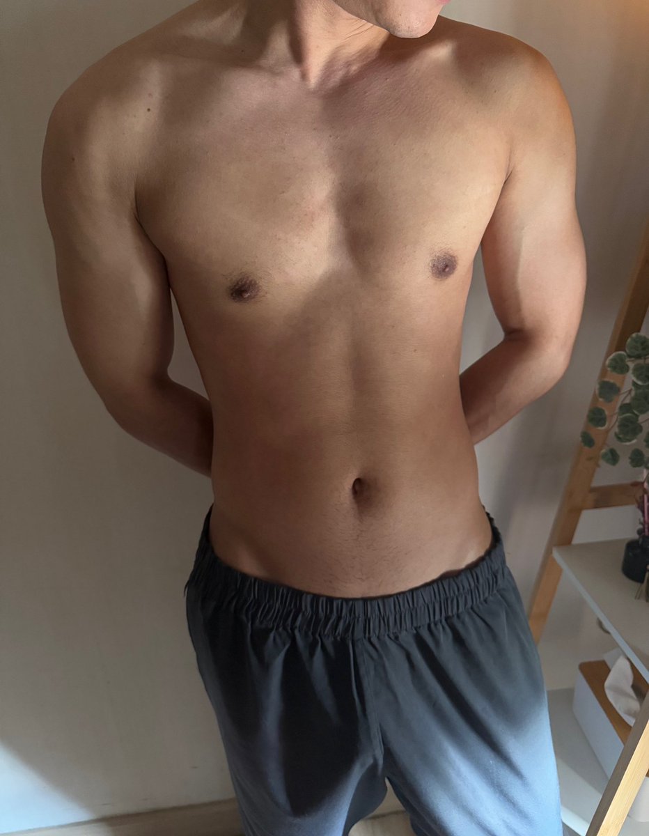 massageinside3's tweet photo. 🎄สานต่อความสุขในเดือนธันวาคม วันนี้นัดนวดกับเทอราปิสหนุ่มหล่อ สด ใหม่มาแรงจากร้าน Olympus @OlympusspaTH น้อง “โนอาร์” ปฐมบรรพบุรุษผู้ที่มีแต่ให้ ก่อนจะถึงวันน้ำท่วมโลก 🌊

🔥น้องโนอาร์ Serve ความแซ่บระดับฟ้าสะท้าน⚡️ดินสะเทือน🪨ช่าขอการันตีเลยว่า เป็นที่สุดของเทอราปิสในดินแดนแห่งทวยเทพ หนึ่งในสิ่งที่ต้องนวดก่อนตาย 

☑️ตามรีวิวได้ในกลุ่ม สนใจ DM หรือ Say Hi ใต้โพสต์