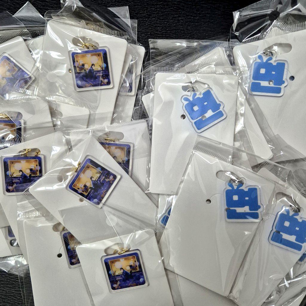 ✨사랑하자💙 

Check our previous post on how to get these small gifts tomorrow! 💙🤗

Thank you <a href="/animyeonjun/">🌿</a> for the artwork, #BOOK_FOR_YOU team 
<a href="/cathe0614/">gale 🍀</a> <a href="/shinyuuchansoo/">Anne ☽̶☾ 🌮🍒</a> @penguin_bibi12 <a href="/tonitonipoponie/">tonet ☽̶☾ 🏳️‍</a> <a href="/bunnyabsloey/">𝙺𝚒𝚖𝚃𝚒𝚗𝚎 ☽̶☾</a> and <a href="/caiqinger/">Nicole</a> for the acrylic keychains 🤗🐰

#수호 #SUHO