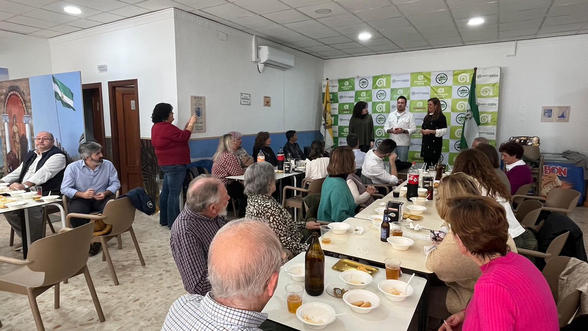 AxSiCoriadelRio's tweet photo. Hoy estamos celebrando una jornada muy especial con nuestra militancia en Coria del Río. Durante la comida de convivencia, reforzamos los lazos que nos unen en la defensa del andalucismo y los valores que compartimos.

💚 https://t.co/AfIyxTZTDw