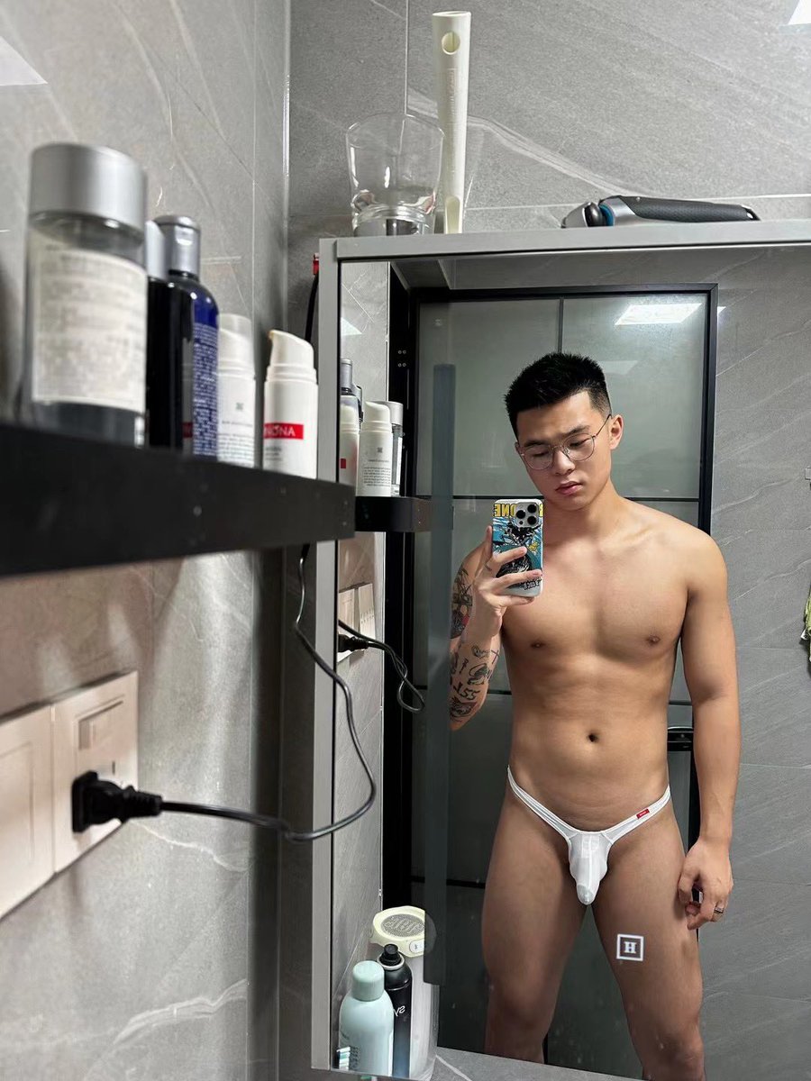 Fatboy_NS's tweet photo. 分享奶继继早期美图hhh
出镜^_^：👤💫奶继继  ✨IG 👉naijiji_  �� I don't lend my body ！』
#帅哥直男  #小奶狗 #冷白皮 #男模 #帅哥 #写真 #形体 #男神 #私房  #肌肉帅哥  #禁欲系 #禁欲 #奶继继 #练腿 #白皮 #健身 #小狼狗 #新手摄影师 #居家风 #校草 #男神 #TOP https://t.co/J9IRhuFcMM