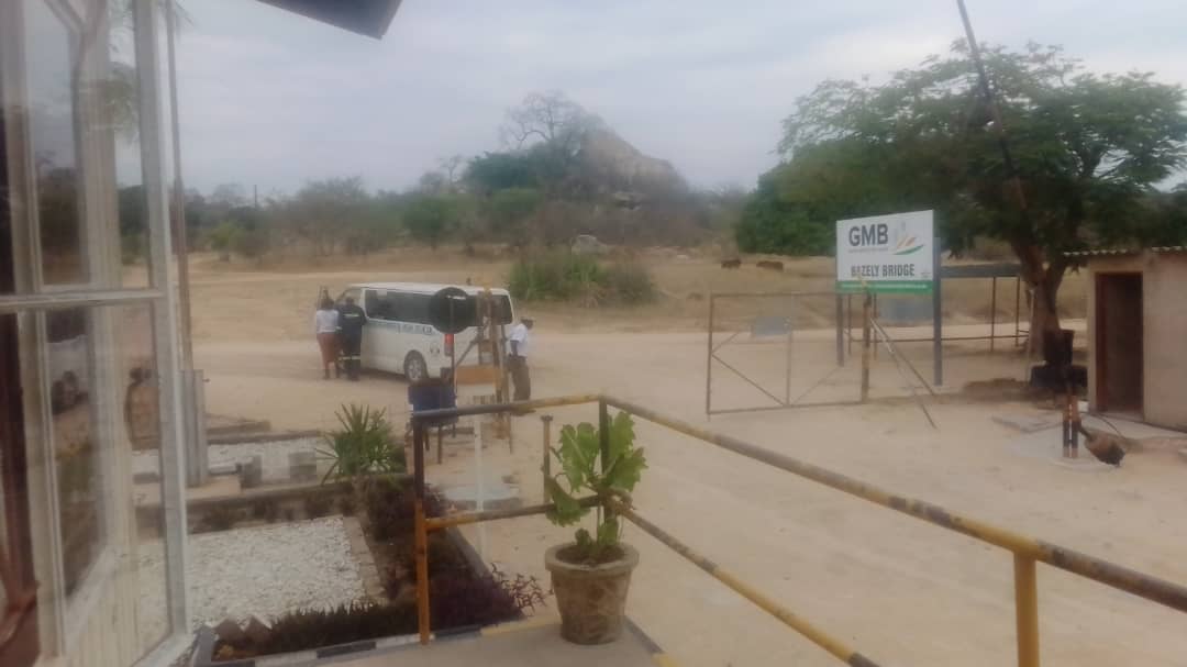 Gurundor's tweet photo. This Mini bus was used by Terrence Mukodza on the 29th of Oct @1418hrs to steal presidential inputs at Bezely bridge GMB which were meant for Zimunya Maramnge youths. The Mukodza family proved to be immune to prosecution &amp; can do anything with impunity. President @edmnangagwa 👁️ https://t.co/0jn0CHuFzs