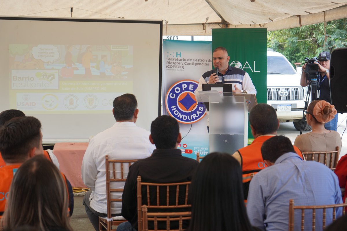 GOAL_Honduras's tweet photo. Marcamos un hito en la gestión de riesgos del Valle de Sula, en #Honduras, con la inauguración del Sistema de Monitoreo y Pronóstico (SIMPRO-VS), una plataforma avanzada que integra estaciones hidrometeorológicas y modelación hidráulica e hidrológica.
¿Qué hace el SIMPRO-VS?
Monitoreo en tiempo real de datos climáticos.
Modelación y pronóstico de inundaciones.
Generación de alertas anticipatorias.

El SIMPRO -VS cuenta con dos módulos:
📷 Monitoreo.
📷 Pronóstico.
Este sistema fortalece el Sistema de Alerta Temprana del valle de Sula, salvando vidas y protegiendo comunidades, aumentando el tiempo de alertamiento hasta en 16 horas.
La implementación de este sistema es parte del proyecto #BarrioResiliente, desarrollado con el apoyo económico de @USAIDSavesLives.
#GOALContigo