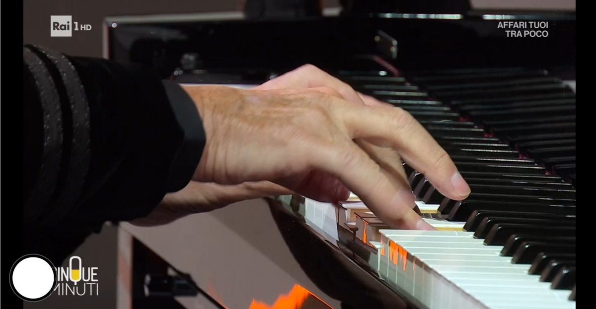 CeciliaOnda's tweet image. 5 minuti sono davvero troppo pochi! ❤ @ClaudioBaglioni 
#pianodivolosolotris gli slot sono pronti ✈ ed anche io! 🎈❤