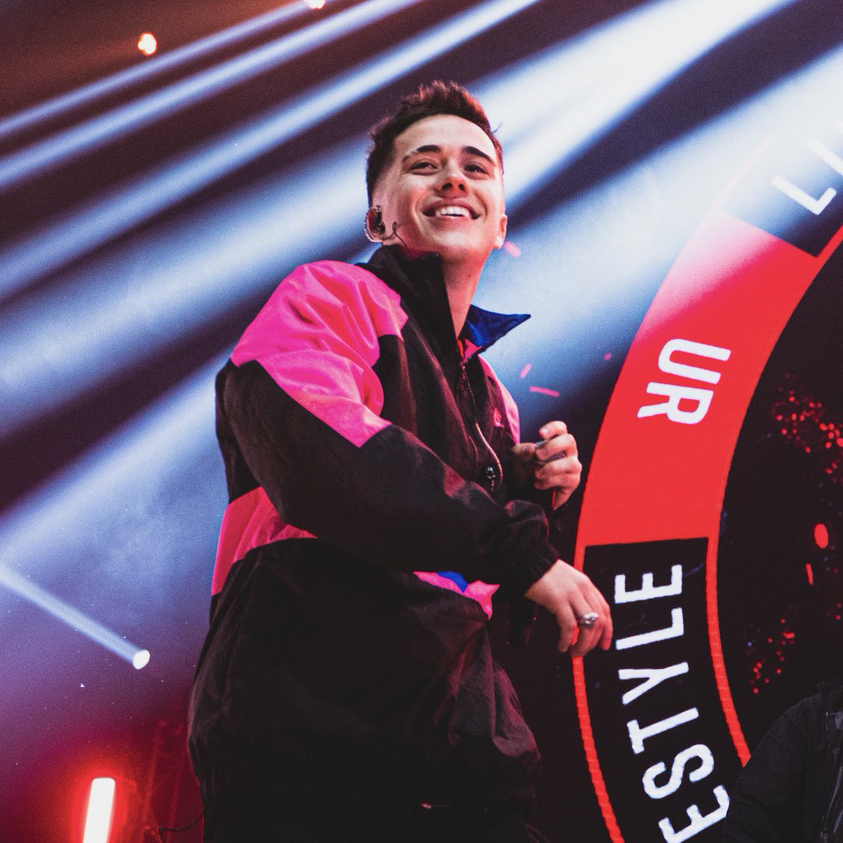 “Lloro porque es mi sueño. El que no llore por sus sueños no tiene vida. Vivir es esto: sentir fuerte la tristeza y sentir fuerte la alegría. Estoy más vivo que nunca” 🔥