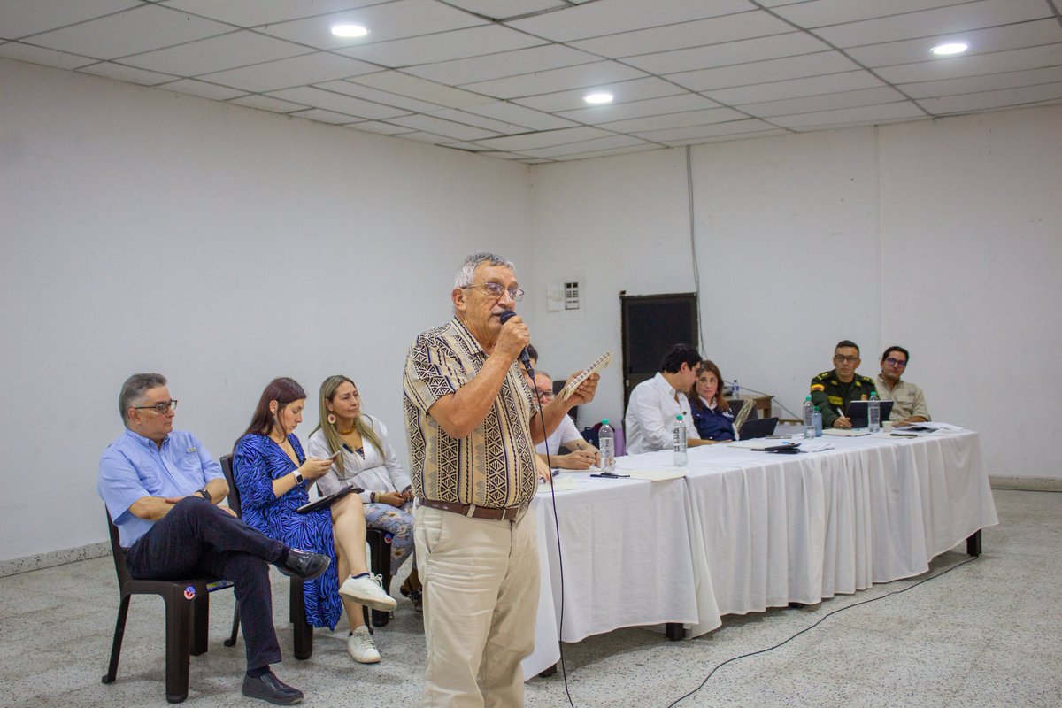 CaroEspitiaJ's tweet photo. Nuestro compromiso es claro: construir un futuro donde la ciudadanía viva sin miedo, con garantía de sus derechos y una excelente calidad de vida. 🤲💪
¡Sigamos trabajando juntos y convocando #ElPoderDeLasVoluntades por una Colombia en paz! 🙏 #DerechosHumanos https://t.co/zUk7BmtAxo
