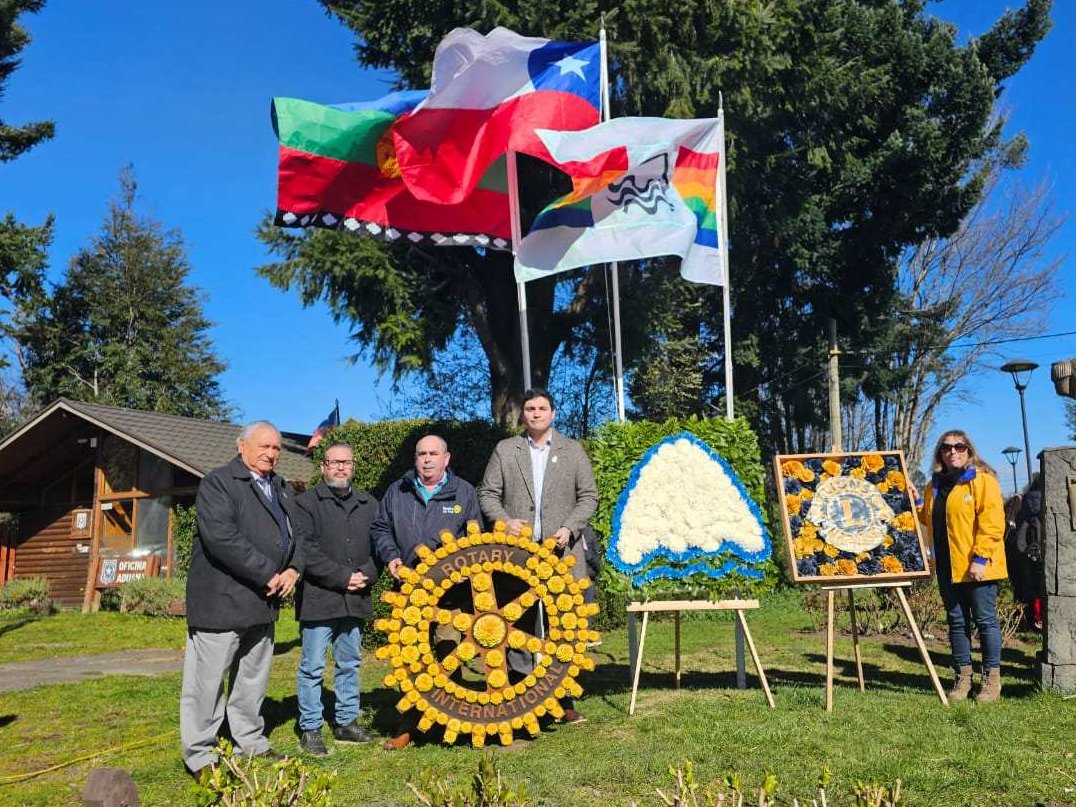pcayuqueo's tweet photo. La bandera mapuche (wenufoye) flameando y de manera oficial en aquel enclave de la izquierda mapuche llamado... PUCÓN. ¡Atento Mario @Desbordes! 🤣🤣 https://t.co/LhjU7wFCfO
