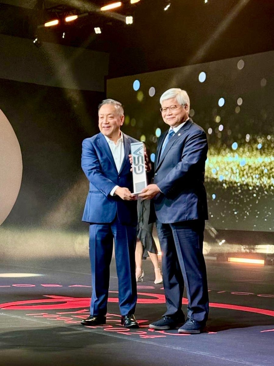Charlie Kawwas (@charliekawwas) on Twitter photo Congratulations to Hock on being honored by <a href="/GlobalSemi/">Global Semiconductor Alliance (GSA)</a> with the Dr. Morris Chang Lifetime Achievement Award yesterday. At @broadcom, we are all very proud to celebrate this momentous occasion. Congratulations to Hock on being honored by <a href="/GlobalSemi/">Global Semiconductor Alliance (GSA)</a> with the Dr. Morris Chang Lifetime Achievement Award yesterday. At @broadcom, we are all very proud to celebrate this momentous occasion.