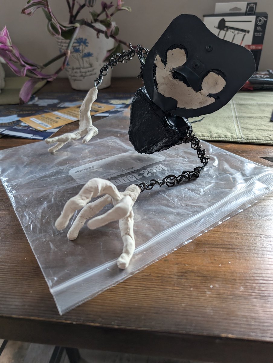 GlamR_Chica's tweet photo. Partie 2.
#Fnaf #FnafOc #Oc #ptitOmbre #sculpture #Art #ScaryShit #Projet https://t.co/pTsHTMbuxN