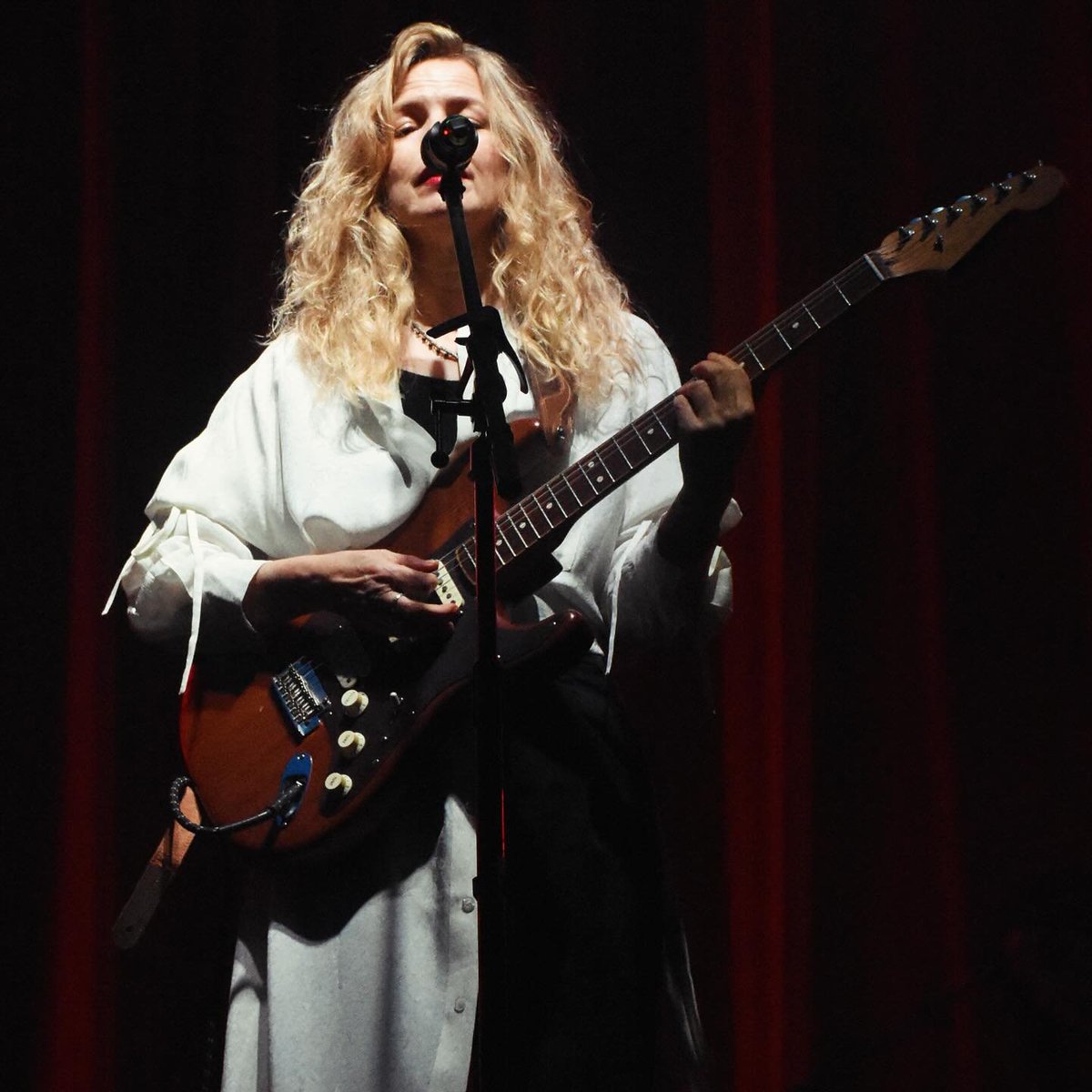 vagabunda_mx1's tweet photo. FIL 2024 | Christina Rosenvinge hizo vibrar el #ForoFIL en su presentación con sus versos sáficos.
#Musica #christinarosenvinge #FIL2024 #fil38 #conciertos #VagabundaMx
📸 @LuciageS1 https://t.co/jY1aG1S5ur