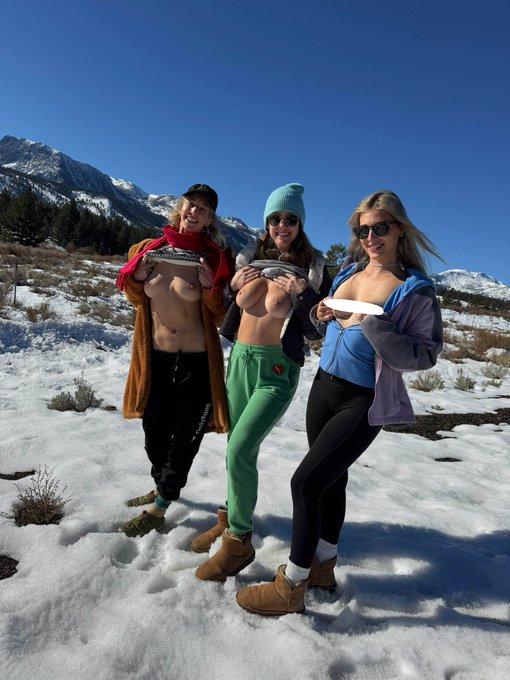 Watch Nakedbakers 🧁's leaked NSFW photo on TwXstars