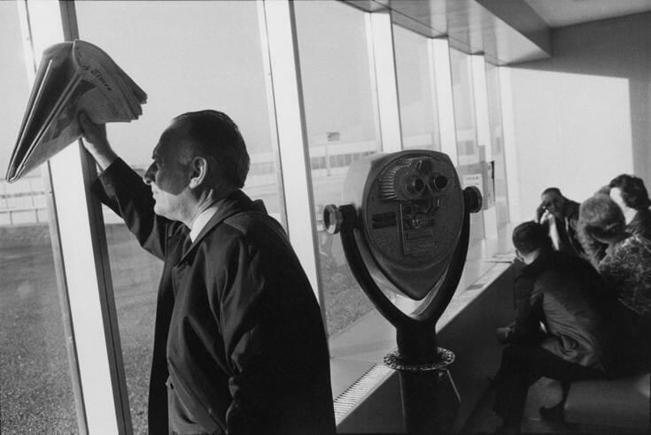 “El lenguaje es lo más humano que existe. Es un privilegio del hombre... Cada palabra lleva consigo una vida, un estado, un sentimiento”.
Carmen Conde
📷Garry Winogrand