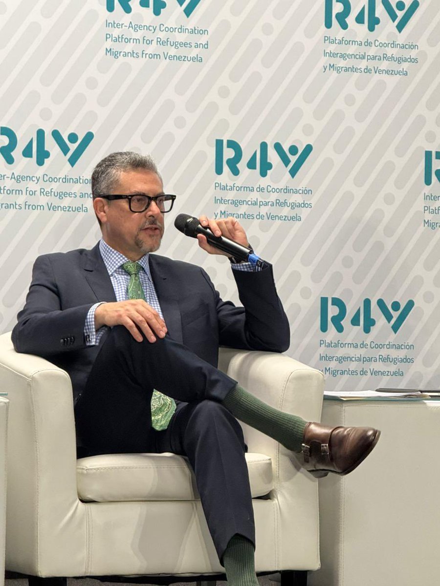 CancilleriaEc's tweet photo. En el marco del evento sobre el Plan de Respuesta Regional para Refugiados y Migrantes, promovido por el GTRM en Panamá, el viceministro de Movilidad Humana, Emb. Alejandro Dávalos, presentó la ponencia “Regularización, Integración, Protección y Proceso de Quito”, en la que analizó los resultados de los esfuerzos nacionales y de los mecanismos regionales en materia de movilidad humana. 

Durante su intervención, detalló las políticas públicas implementadas por el Ecuador para lograr una migración segura y ordenada, tanto de ecuatorianos en el mundo como extranjeros en el país.