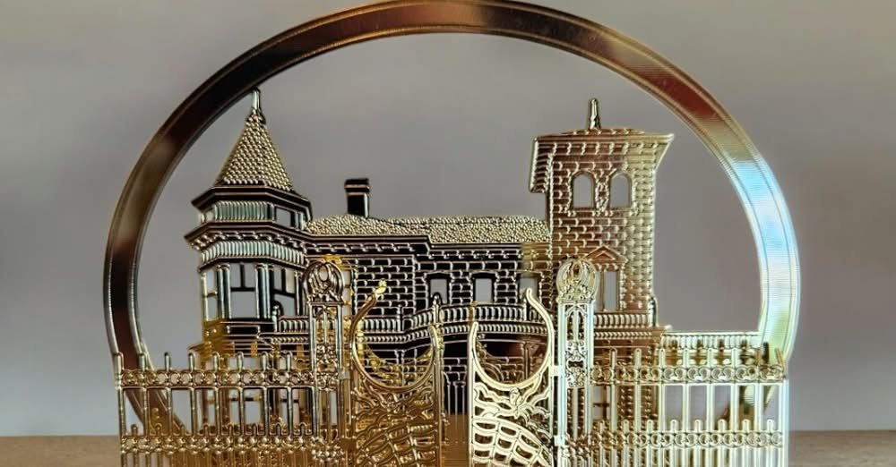 Back. In. Stock!
The shipment arrived today for the Stephen King House ornament and there is still time to get it on your tree!
Supplies are limited.
$25 plus shipping!
sk-tours-shop.com/collections/ki…