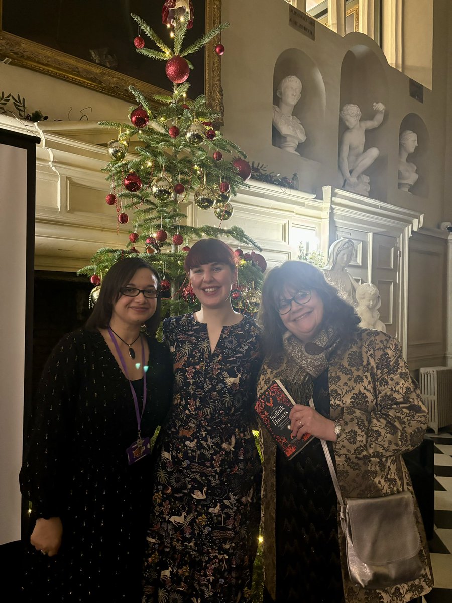 A huge thank you to the Friends of Ipswich Museums <a href="/FoIpsMuseums/">FoIM</a> for asking me to speak at this year’s Christmas party! It was such a delight to share my doctoral research (and nothing is more festive than tales of death and the Brontës! 🎄) #TeamBranwell 💛