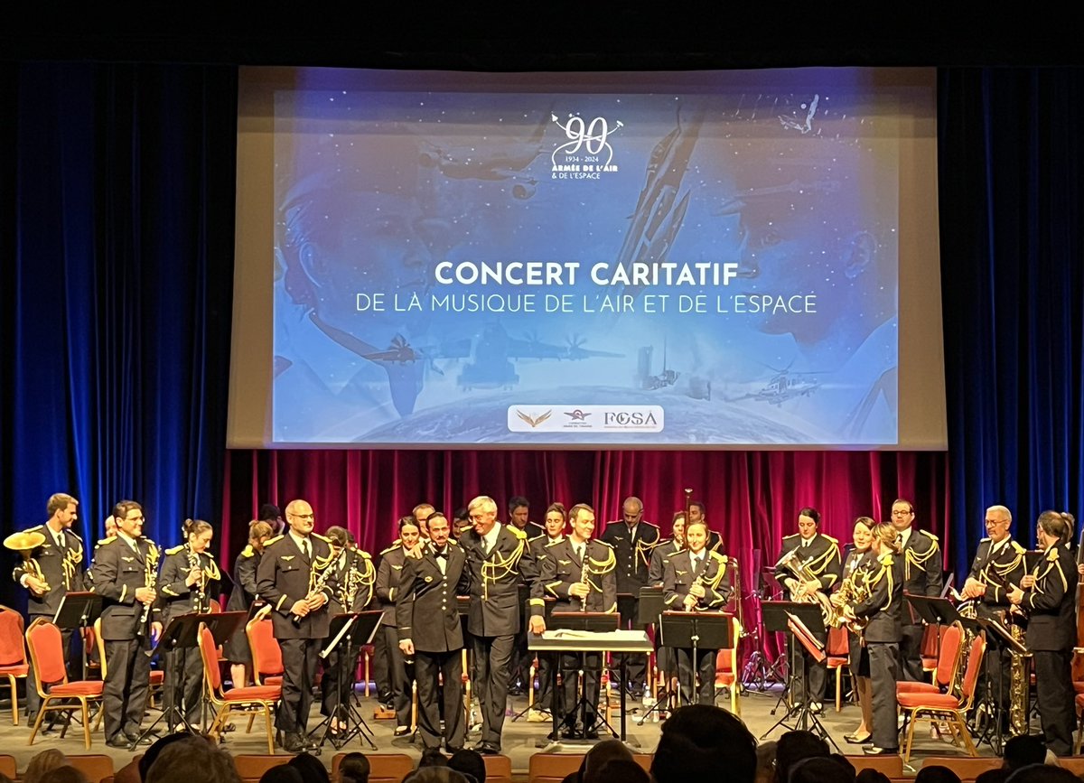 JF_FuretCoste's tweet image. 🎺 Concert caritatif de la Musique de l’Air et de l’Espace hier soir à l’École militaire, organisé par le @CEM_AAE au profit de la Fondation des œuvres sociales de l’Air #fosa et de la #FondationAilesdeFrance. Un pur bonheur jazzy !
